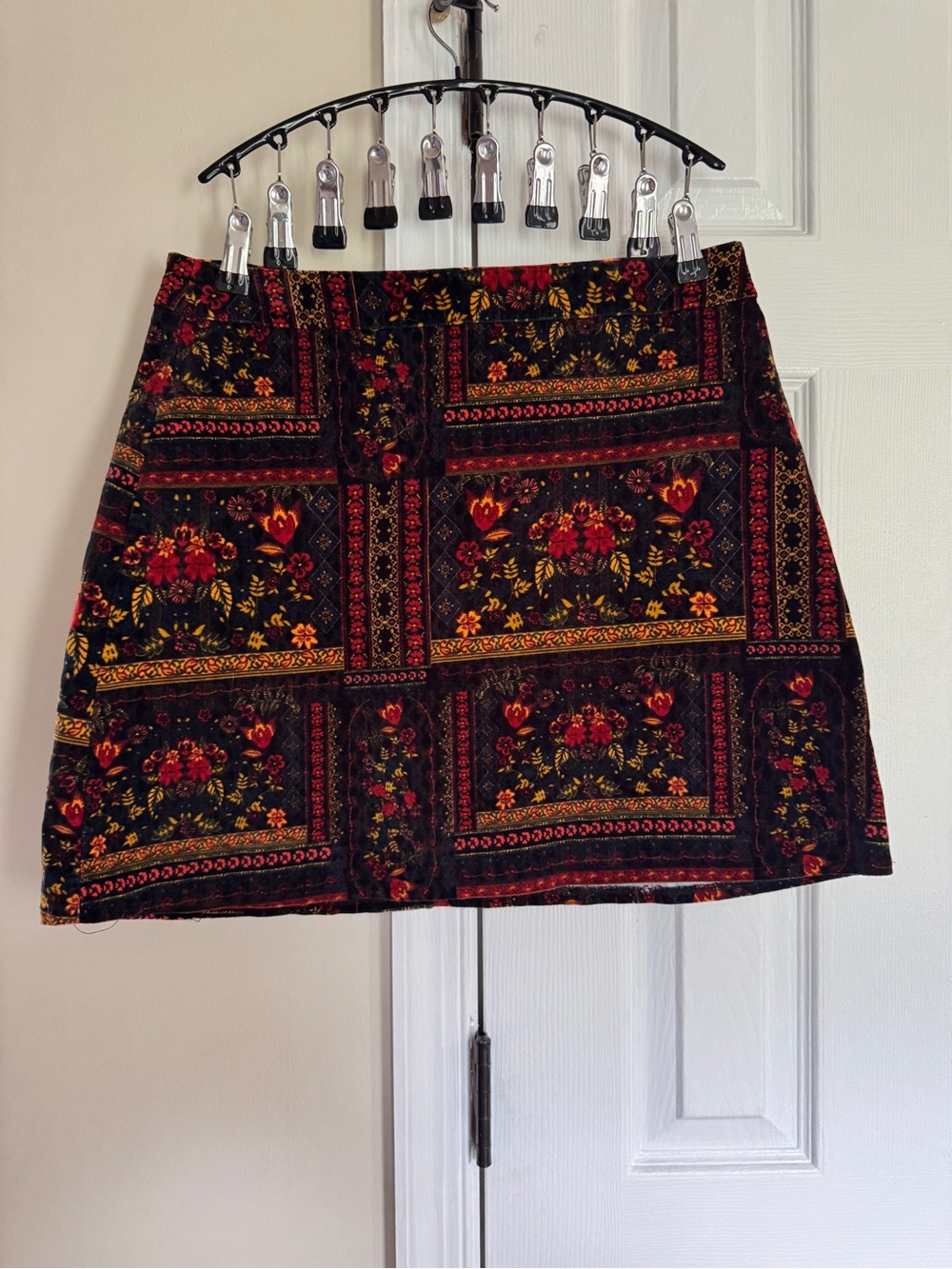 H&M Coachella Velvet Mini Skirt Vibrant Tapestry Style Print Size 12 Cotton EUC